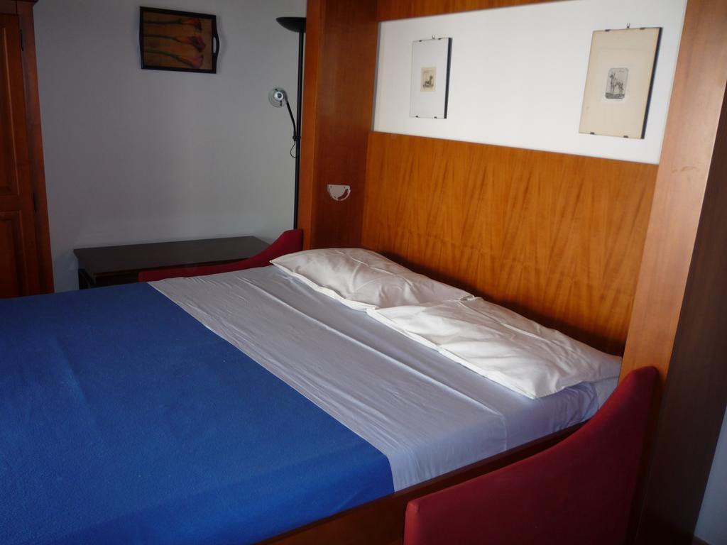 4Roomsrelax Aeroporto di Catania Fontana Rossa Camera foto